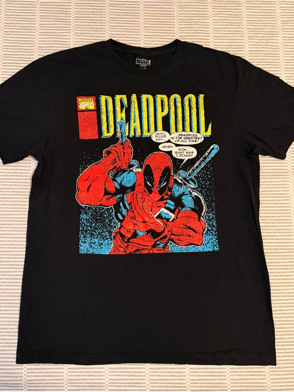 Cool Marvel Deadpool with classic vintage comic book style men’s medium black